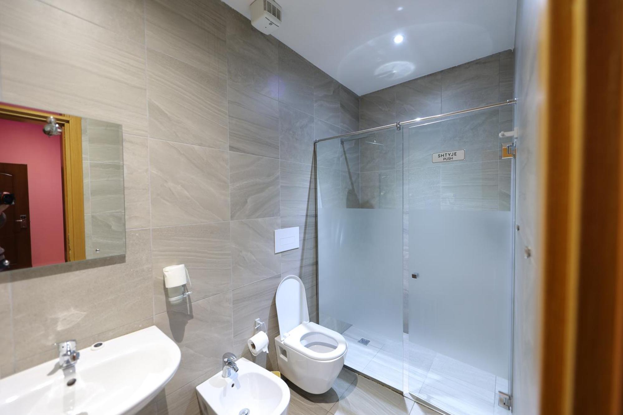 Hotel Gjuta Farke e Madhe Dış mekan fotoğraf
