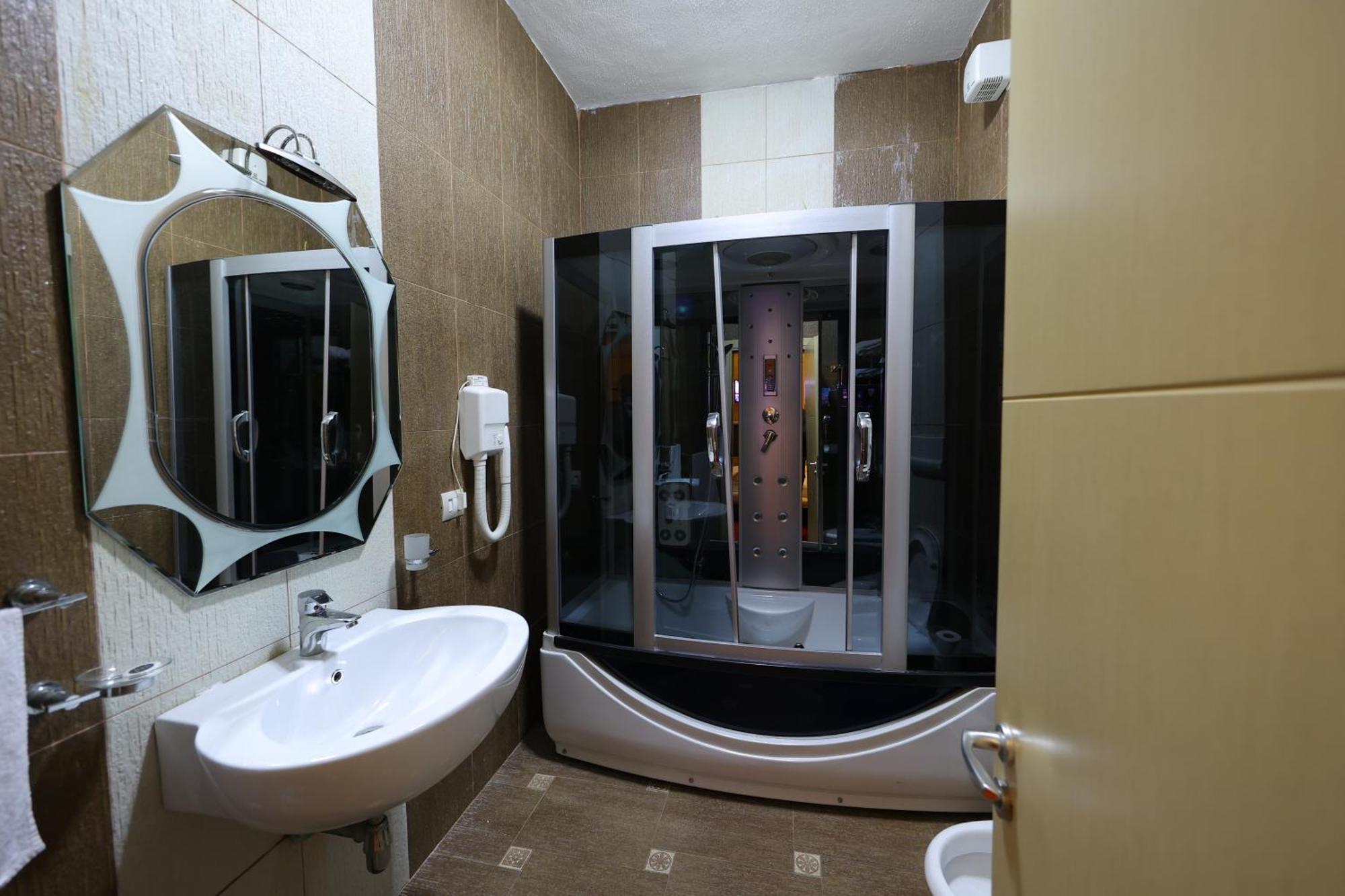 Hotel Gjuta Farke e Madhe Dış mekan fotoğraf